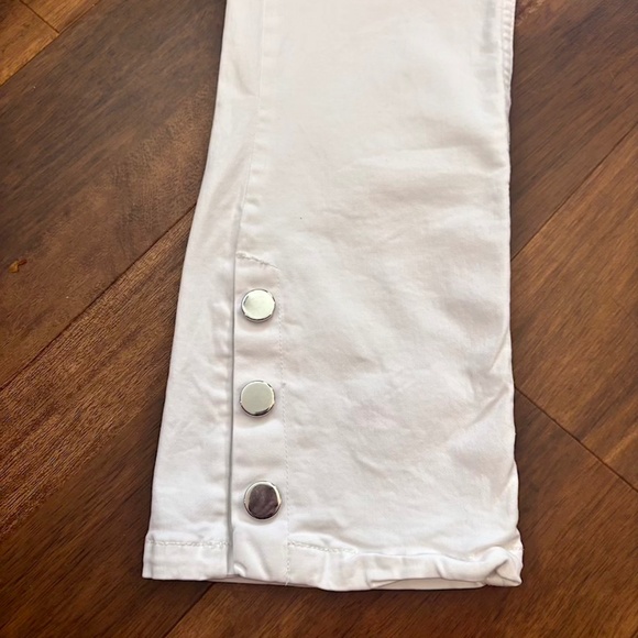 MNG by Mango White Ankle Jeans with Snap Button Trim - Size 4 (EUC) - Picture 2 of 7